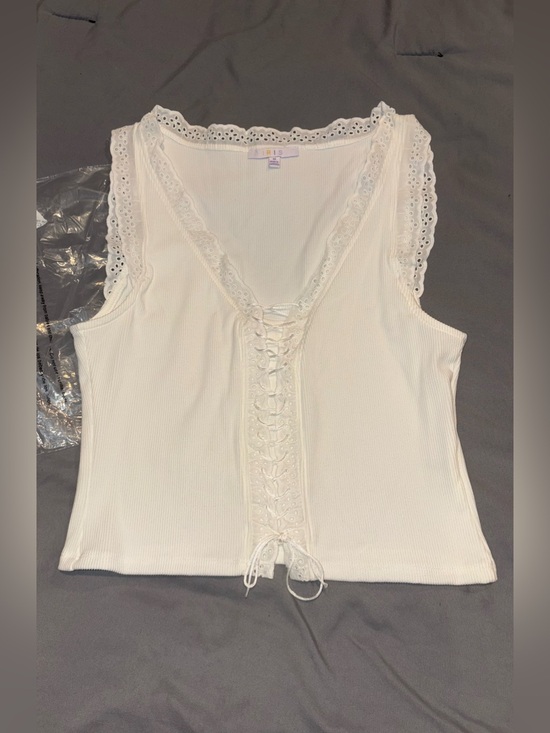 iris Tops - Lace-Trim Ribbed V-Neck Tank Top - White
